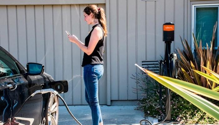 se puede cargar un coche electrico en casa
